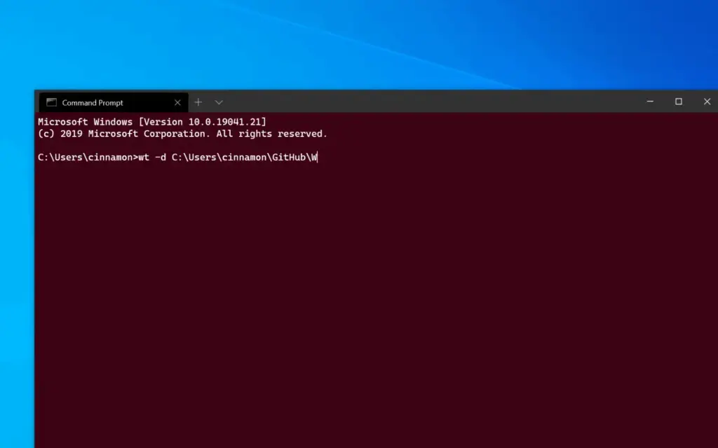 命令行界面(CLI)示意图,用于展示通过文本指令操作服务器的基本方式。
